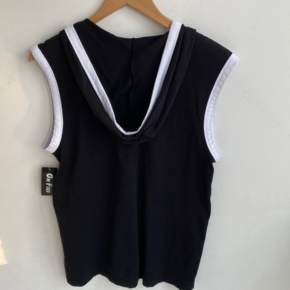 On Fire Sleeveless Hooded Top, Size XL, NWT - Picture 3 of 4